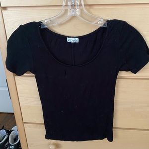 black short sleeve crop top